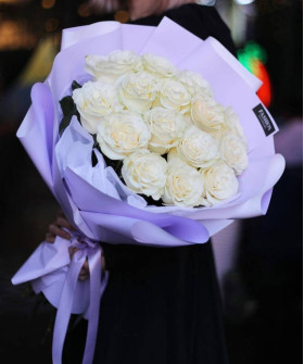 15 белых роз Мондиаль №8640