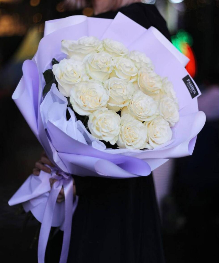 15 белых роз Мондиаль №8640