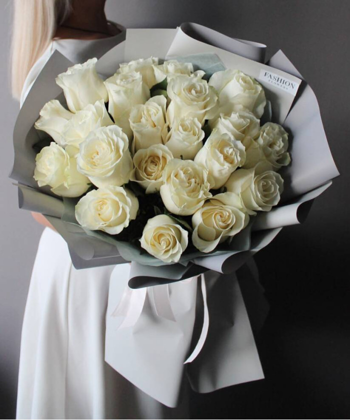 21 белая роза Мондиаль №8117