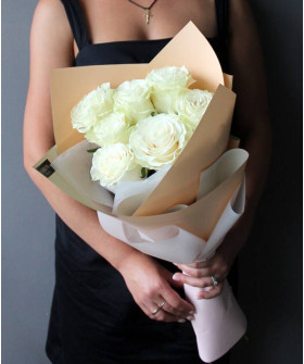 7 белых роз Мондиаль №6755