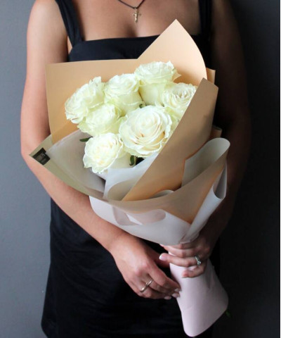 7 белых роз Мондиаль №6755