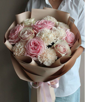 "Вдохновение" букет с розами и диантусами №3401