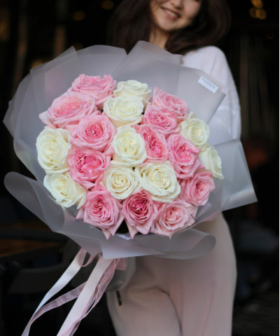 21 пионовидная роза в букете "Моя милая" №2235