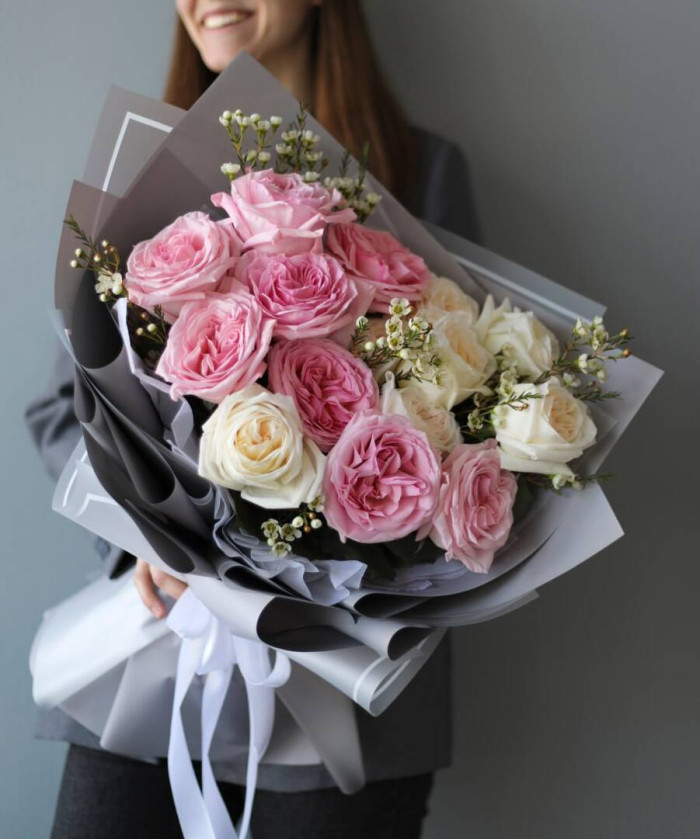 15 пионовидных белых и розовых роз Охара №5965