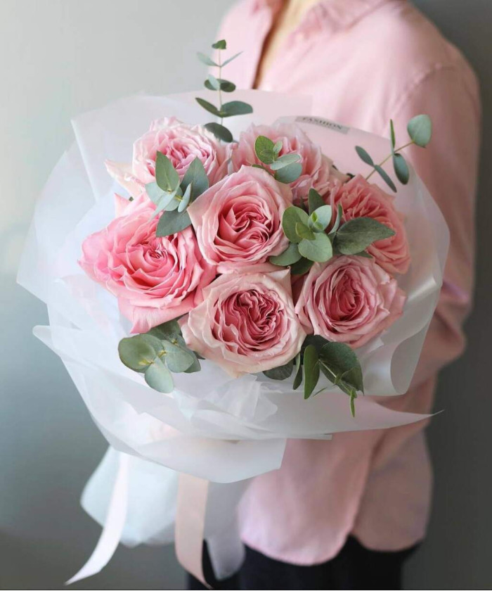 7 пионовидных розовых роз Пинк Охара с эвкалиптом №3657