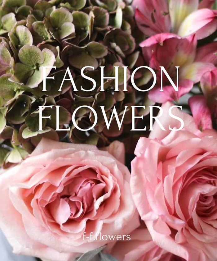 Пионовидные розы Пинк Охара и гортензия в букете 