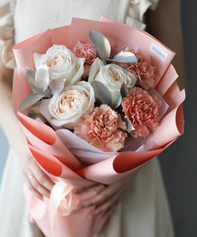 "Сияние нежности" пионовидные розы Охара и диантусы №2736