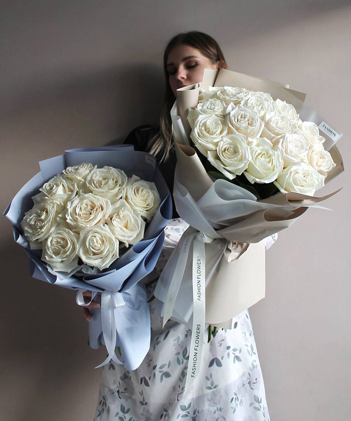 15 белых пионовидных роз Плая бланка №3106