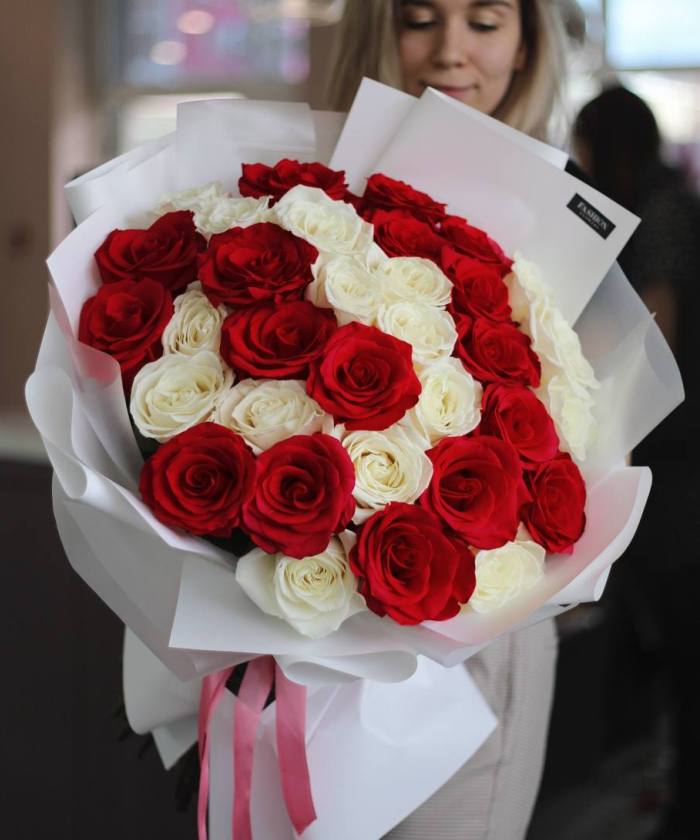 35 эквадорских роз Эксплорер и Плая №9350