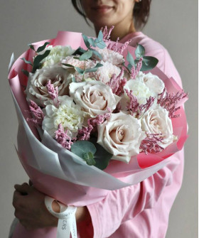 "Вальс" букет с кремовыми розами Квиксенд №8269