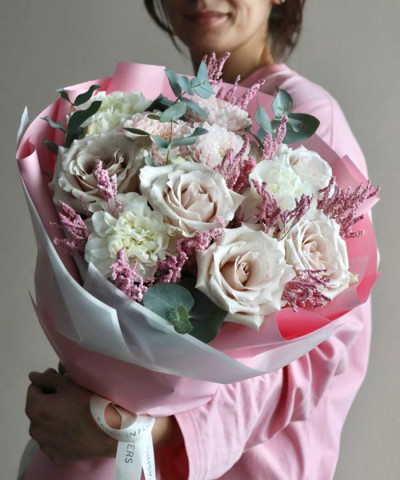 "Вальс" букет с кремовыми розами Квиксенд №8269