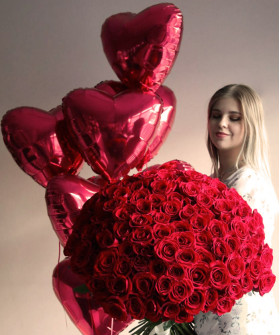 Комбо-набор из букета 101 красной розы и охапки шаров сердец "Безграничная любовь" №9550