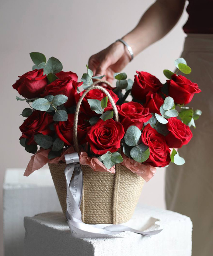 Красные розы в сумочке 