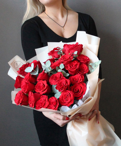 25 красных роз Эксплорер в букете "Любимой" №6876