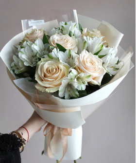 "Айвори" дуо-букет из кремовых роз и альстромерий №6536