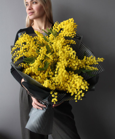 "Бенефит" букет из итальянской мимозы в фирменной упаковке №8788