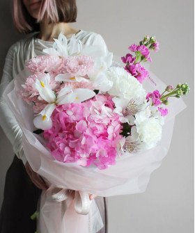 Букет с гортензией и ирисами "Мармелатто" №4951 