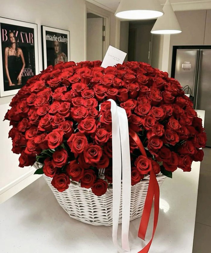 301 красная роза Экстра в корзине 