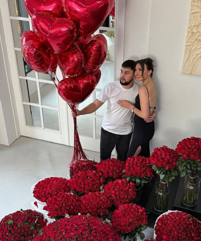 Комната роз - 555 роз и охапка шаров сердец №5766