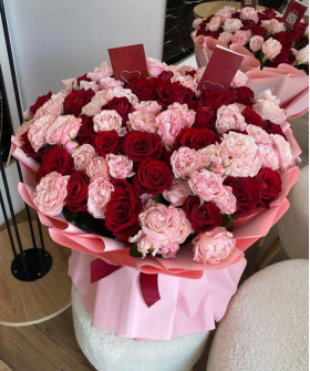 "Страсть" красные розы и кустовые пудровые розы №4233