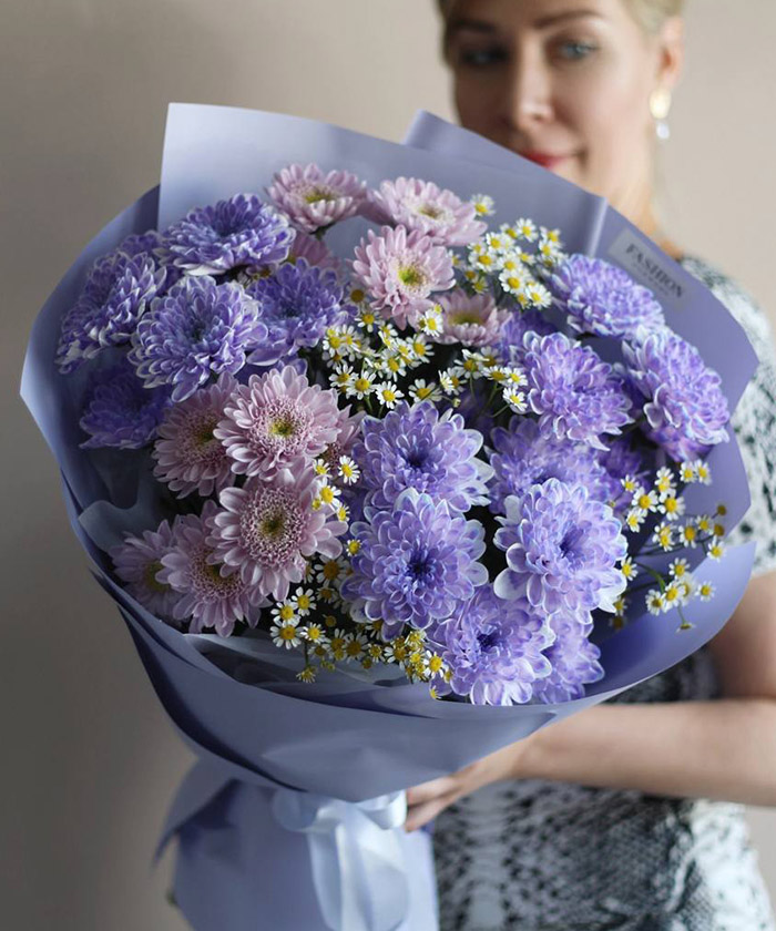 Ромашки и хризантемы в букете 