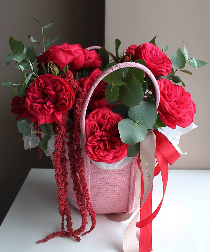 Розы английские Ред пиано в сумочке №9447