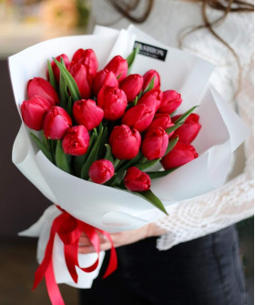 "Барселона" букет из 25 красных тюльпанов №4683