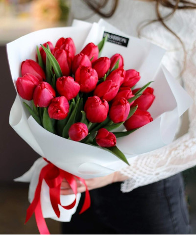 "Барселона" букет из 25 красных тюльпанов №4683
