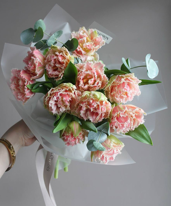 11 розовых тюльпанов Куинсленд с эвкалиптом №8821