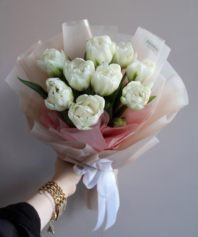 9 белых пионовидных тюльпанов в букете "Карамелька" №9462