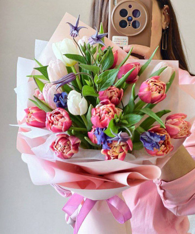 "Красочная весна" букет из тюльпанов и клематисов №3579