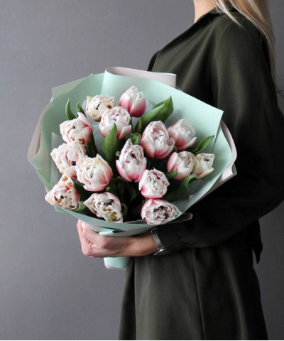 15 бело-розовых пионовидных тюльпанов Самбука №5643