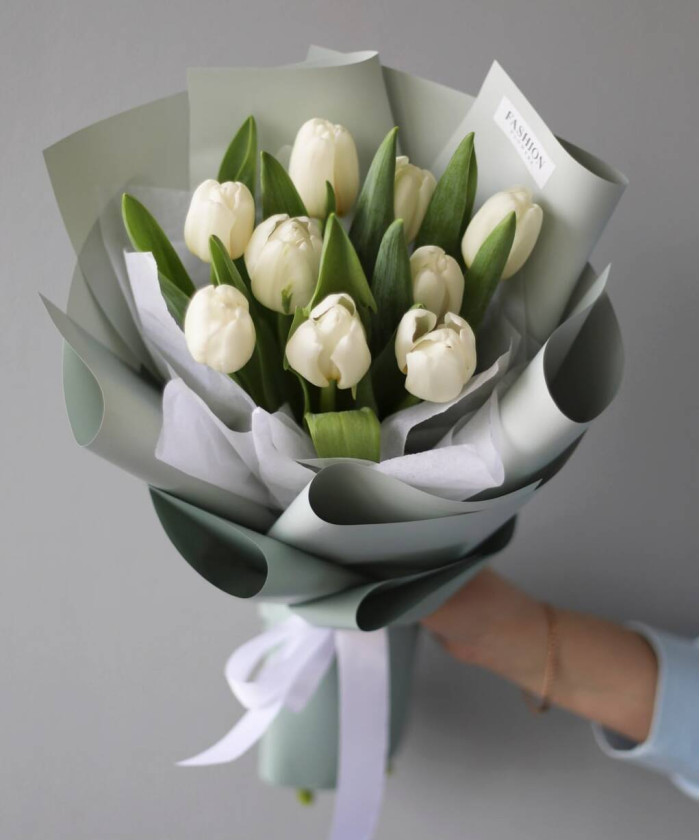 9 белых тюльпанов 