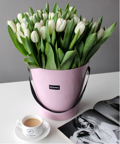 "Единственной" 49 тюльпанов в вазе №2249