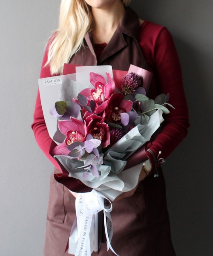 Букет с орхидеей Цимбидиум и эвкалиптом №2772