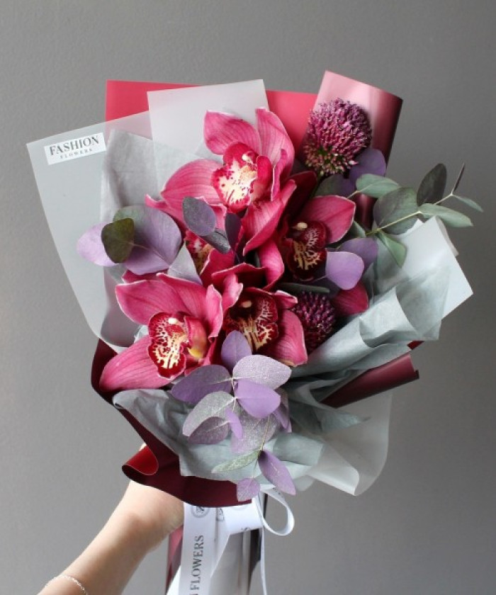 Букет с орхидеей Цимбидиум и эвкалиптом №2772