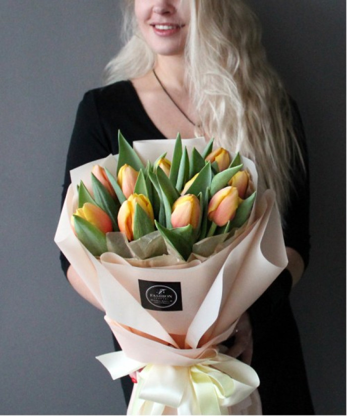 11 персиково-оранжевых тюльпанов Марит пич №2867