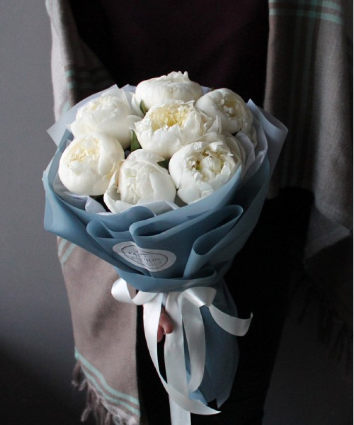 7 белоснежных пионов №2858