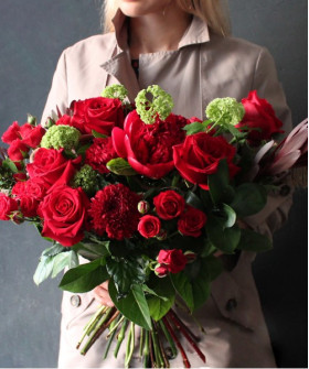 Авторский букет с красными розами №2488