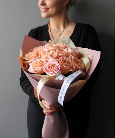 13 персиковых роз Шиммер №2926