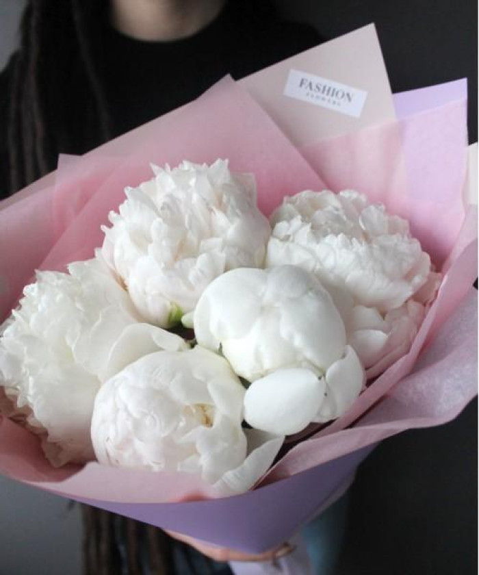 Букет из 5 пионов №2555