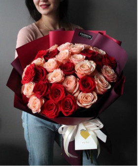 35 эквадорских роз Эксплорер и Кахала №3060