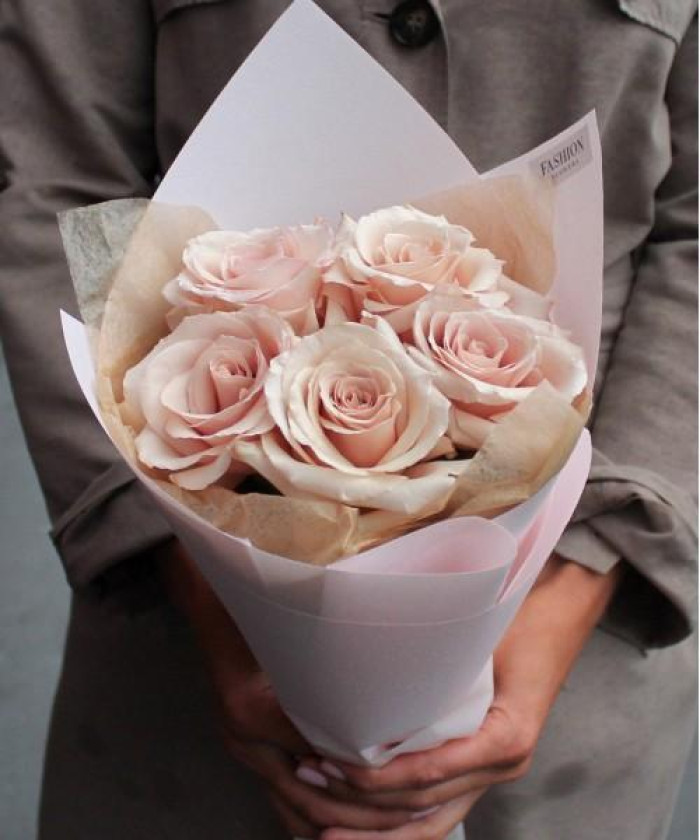5 бежевых роз Квиксенд №2962