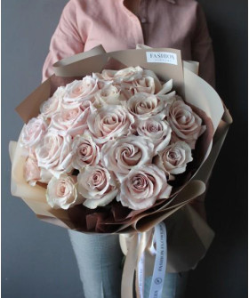 19 кремовых роз Квиксенд №3029