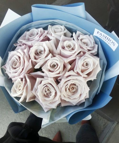 11 лунных бежевых роз Мента №3084