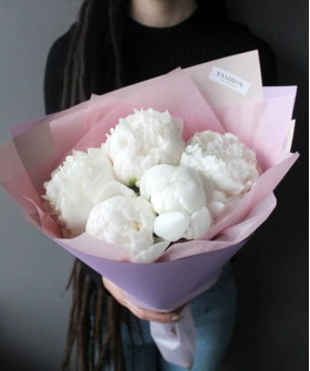 Букет из 5 пионов №2555