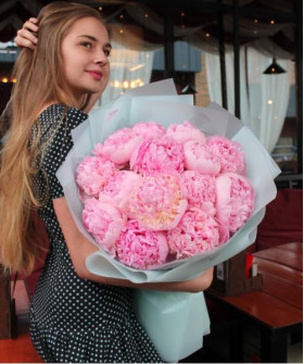 15 розовых пионов №3034