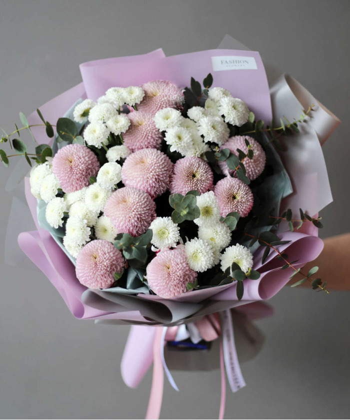 Хризантемы Момоко и Коконат в букете 