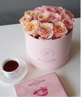 Персиково-розовые розы в коробке №2970