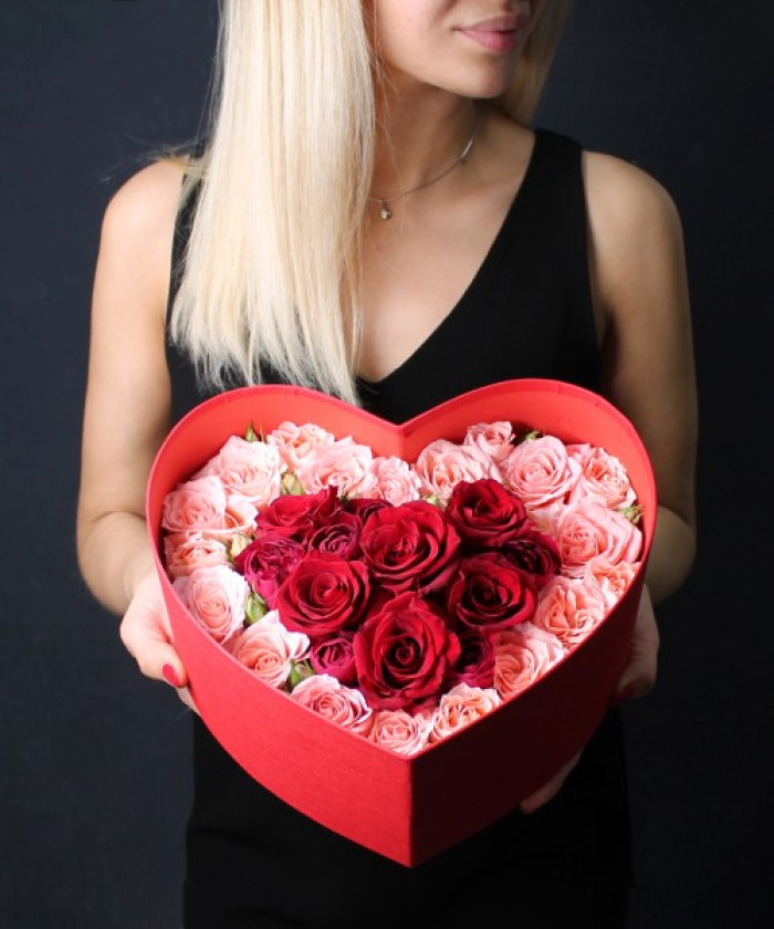 Сердце из роз в коробке №6206